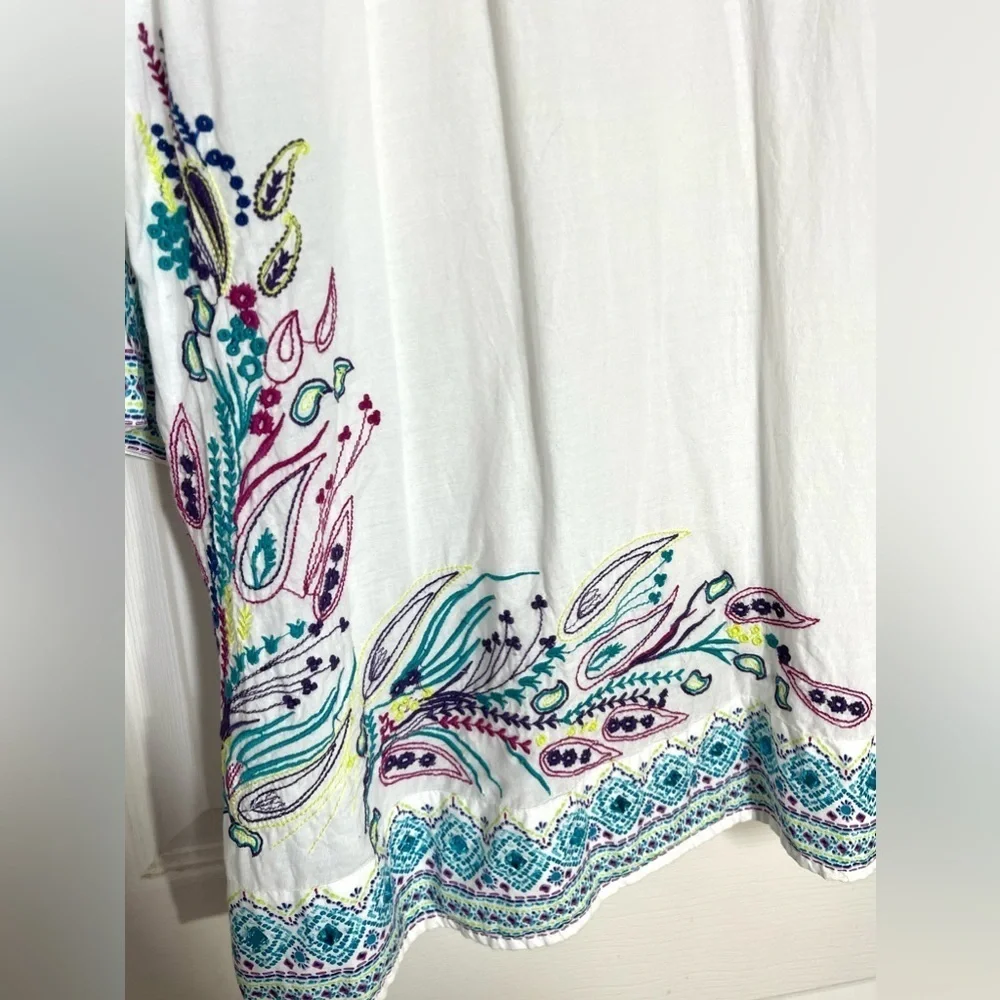 Catherine’s Women’s Plus Size Embroidered Beaded Tunic Top Size 3X 26/28W, White